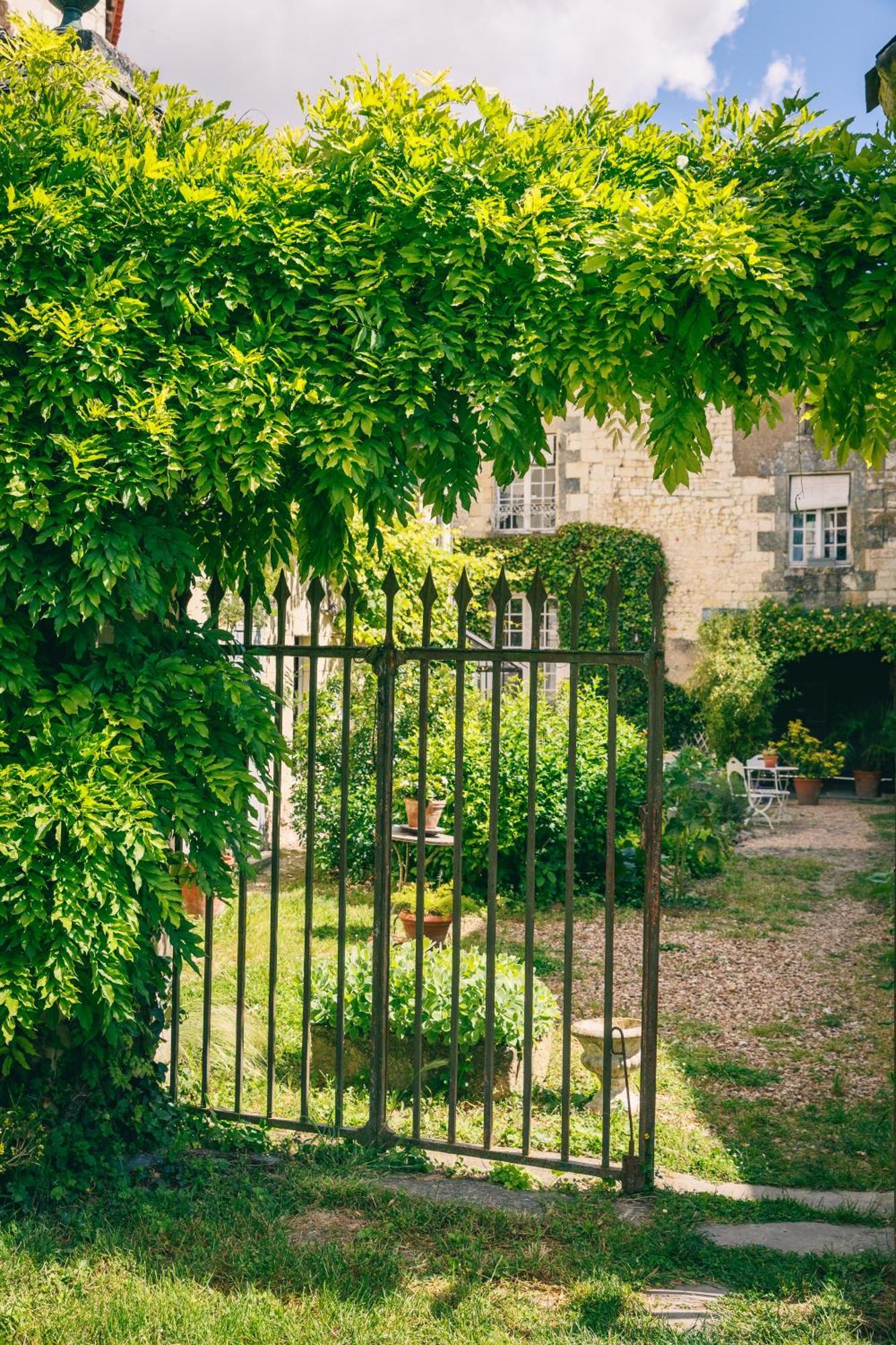Le Prieure Sainte Croix Ξενοδοχείο Loudun Εξωτερικό φωτογραφία